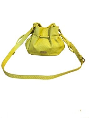 COLE HAAN YELLOW SNAKESKIN-EMBOSSED LEATHER DRAWSTRING CROSSBODY TOTE BAG